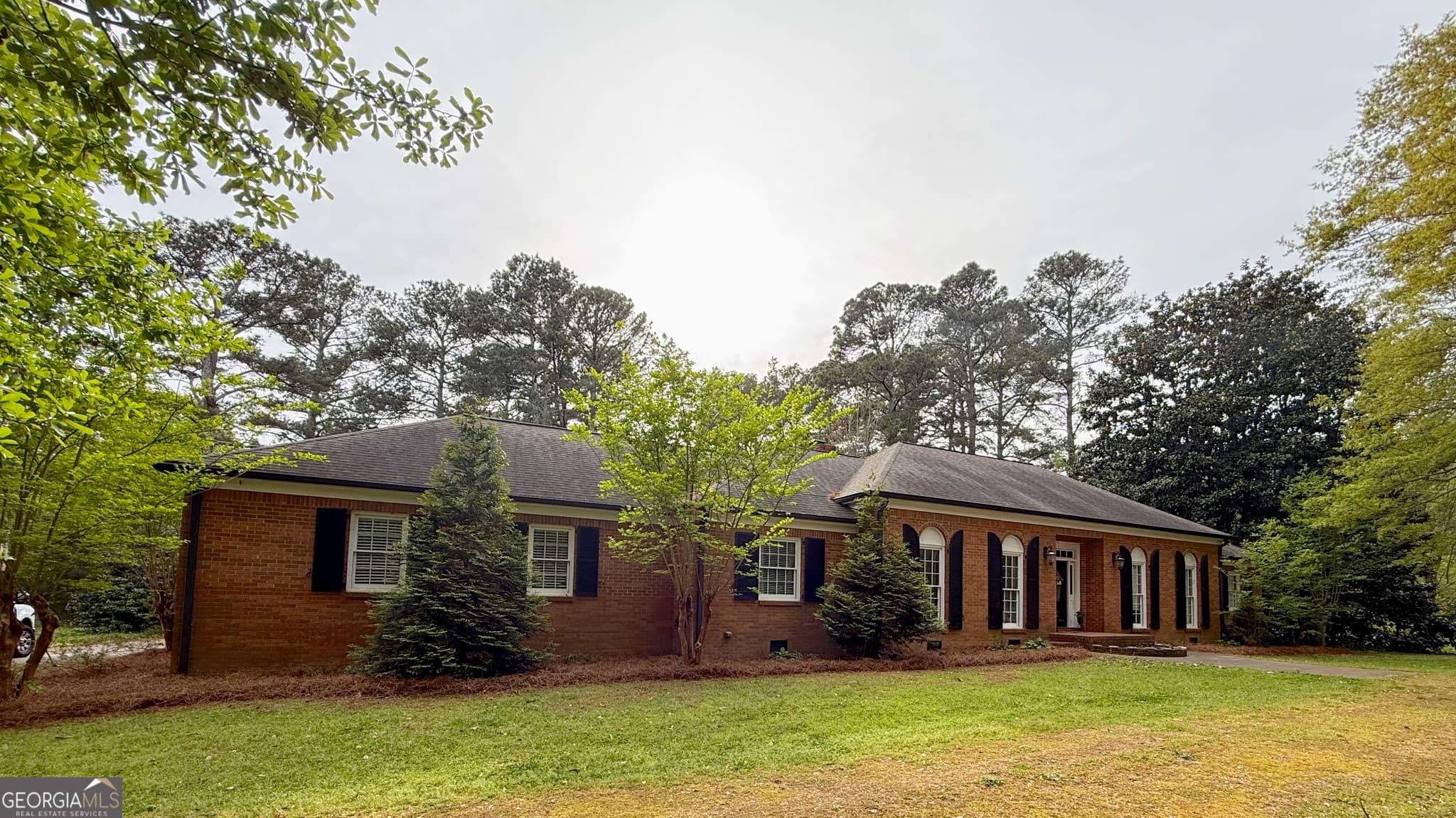 5 bedroom, 3 bathroom, 3,614 sq ft single family residence for sale at 945 Poplar Street, Monroe, GA 30655 — photo 2