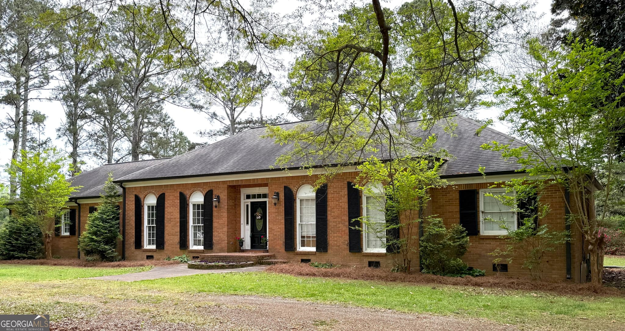 5 bedroom, 3 bathroom, 3,614 sq ft single family residence for sale at 945 Poplar Street, Monroe, GA 30655 — photo 3