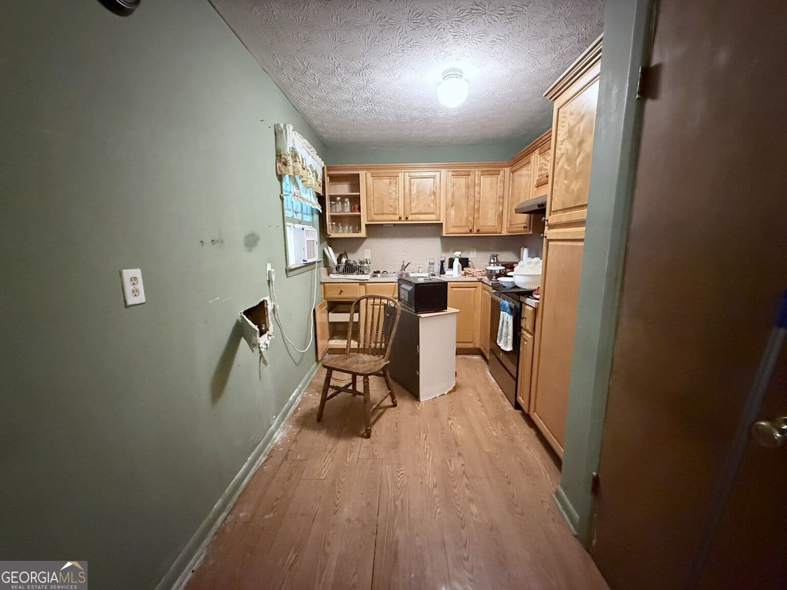 3 bedroom, 1 bathroom, 1,188 sq ft single family residence for sale at 6779 Valley Hill Court, Riverdale, GA 30274 — photo 3