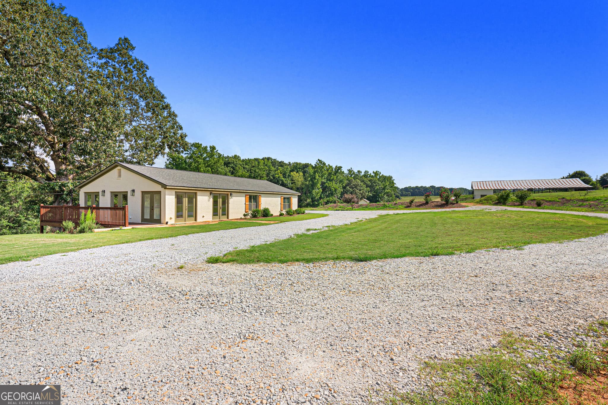 4 bedroom, 4 bathroom, 2,298 sq ft single family residence for sale at 1 Legacy Lane, Hartwell, GA 30643 — photo 3