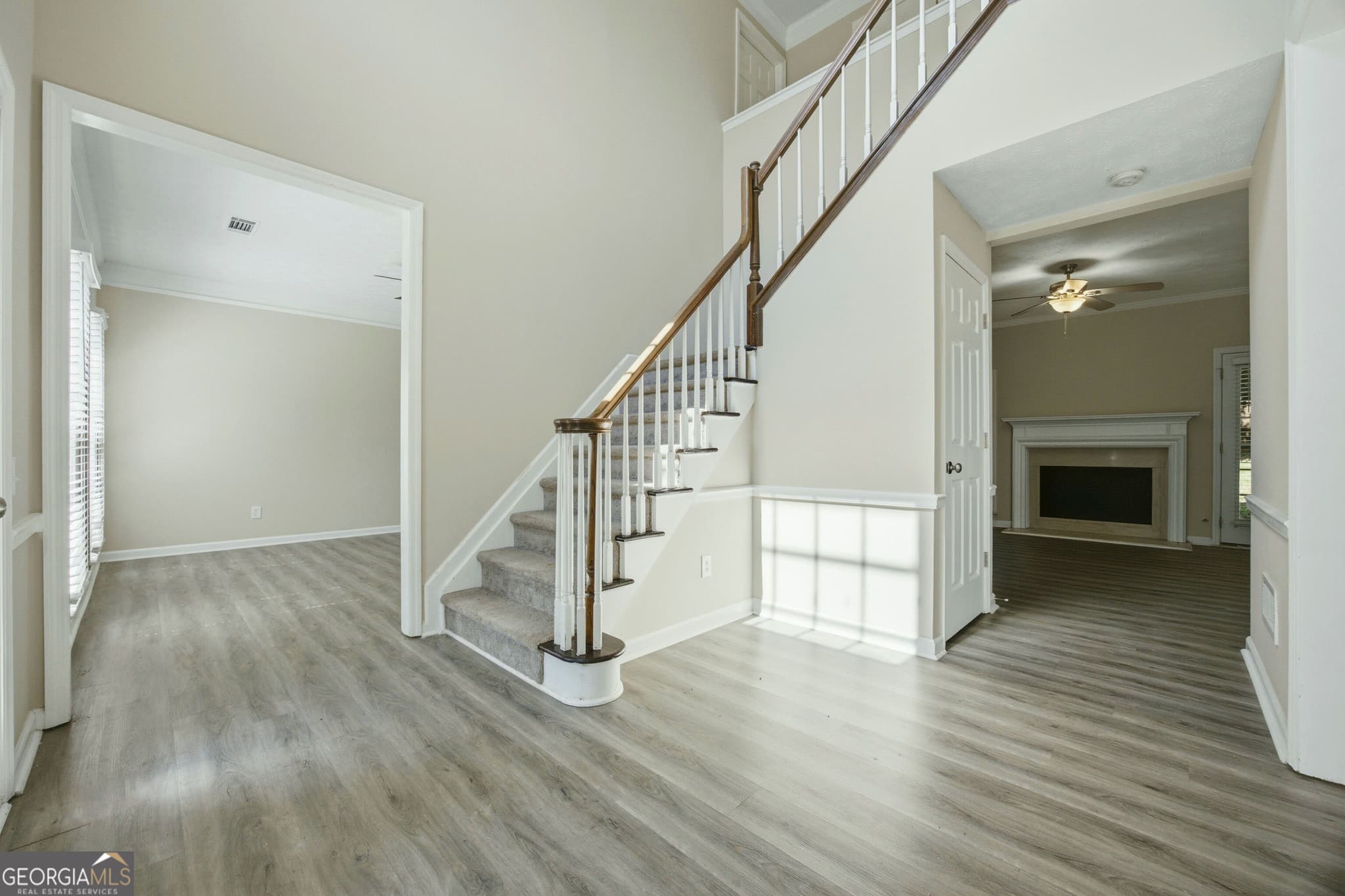 3 bedroom, 2.5 bathroom, 2,890 sq ft single family residence for sale at 10010 Feather Sound Court, Alpharetta, GA 30022 — photo 2