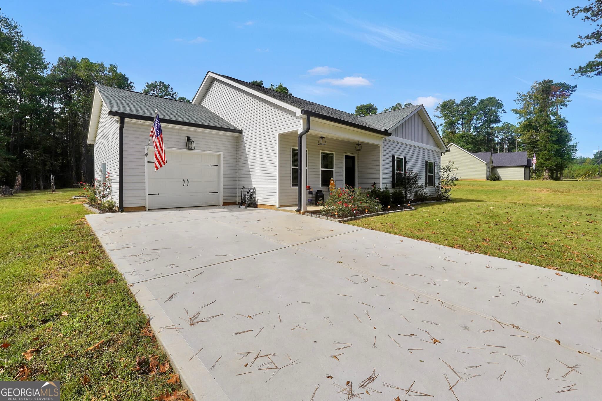 3 bedroom, 2 bathroom, 1,536 sq ft single family residence for sale at 662 Grove Street, Barnesville, GA 30204 — photo 3