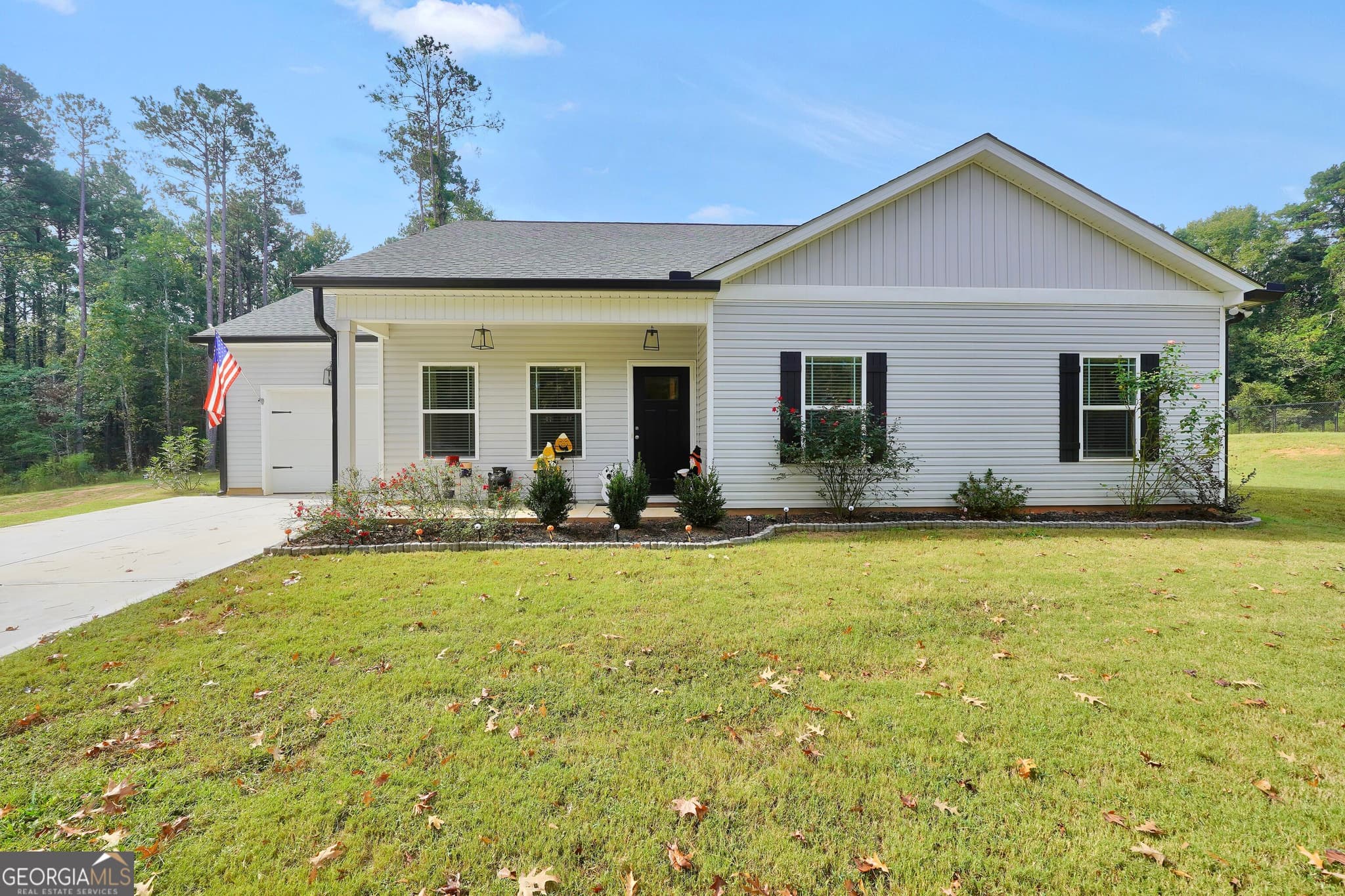 3 bedroom, 2 bathroom, 1,536 sq ft single family residence for sale at 662 Grove Street, Barnesville, GA 30204 — photo 4
