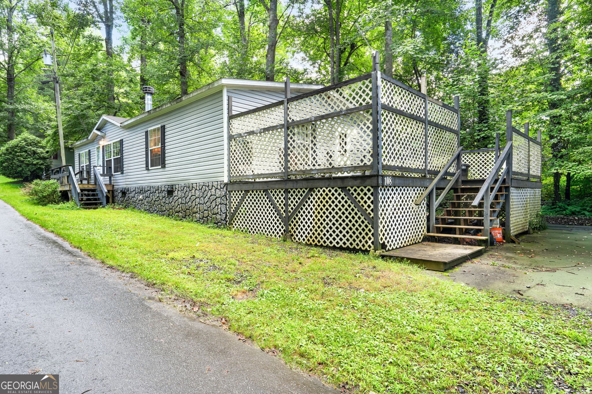 3 bedroom, 2 bathroom manufactured home,single family residence for sale at 108 Leisure Woods Lane, Hiawassee, GA 30546 — photo 3