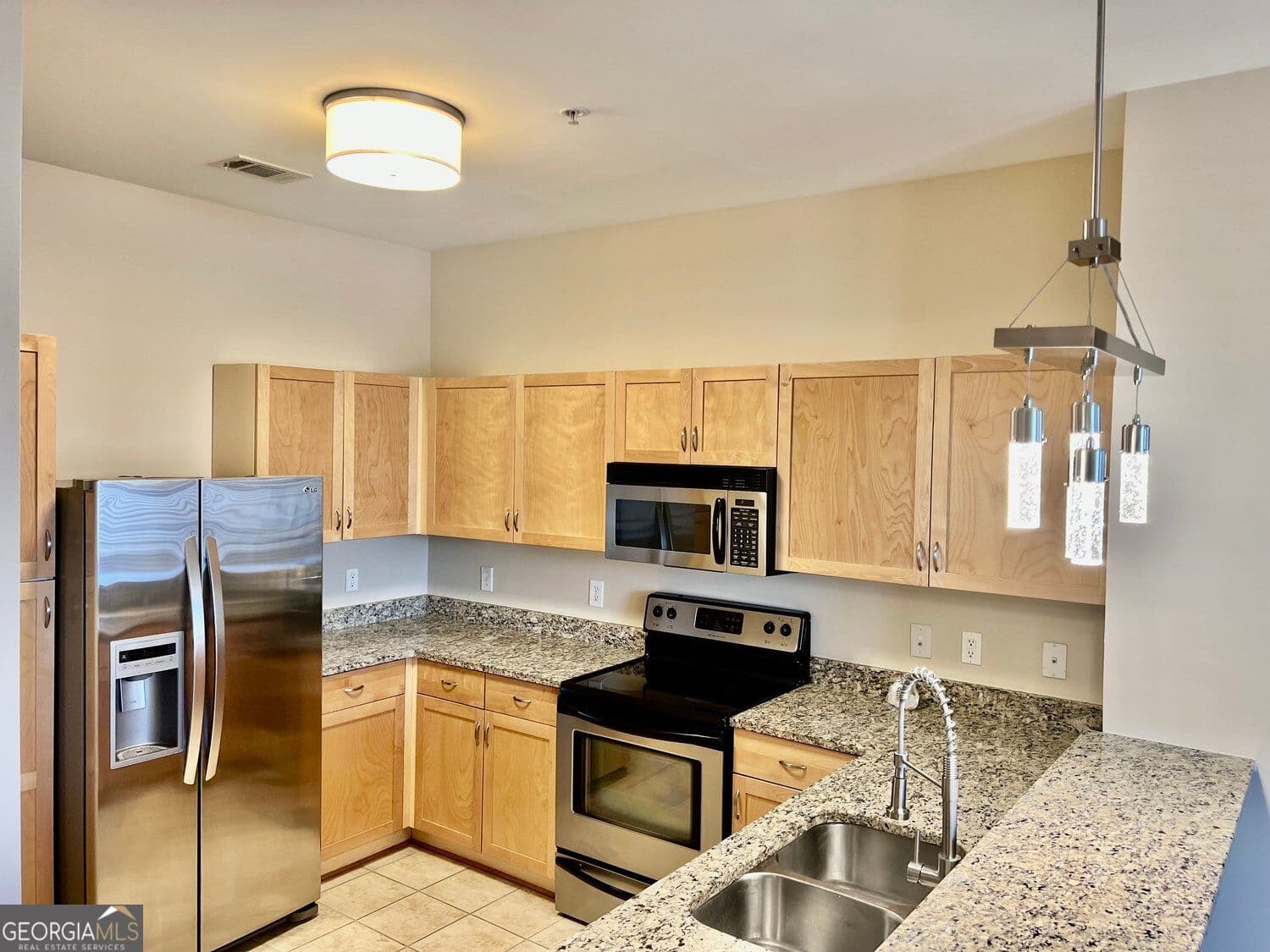 2 bedroom, 2 bathroom, 1,082 sq ft condominium for rent at 870 Mayson Turner Road 1421, Atlanta, GA 30314 for $1,900 a month — photo 6