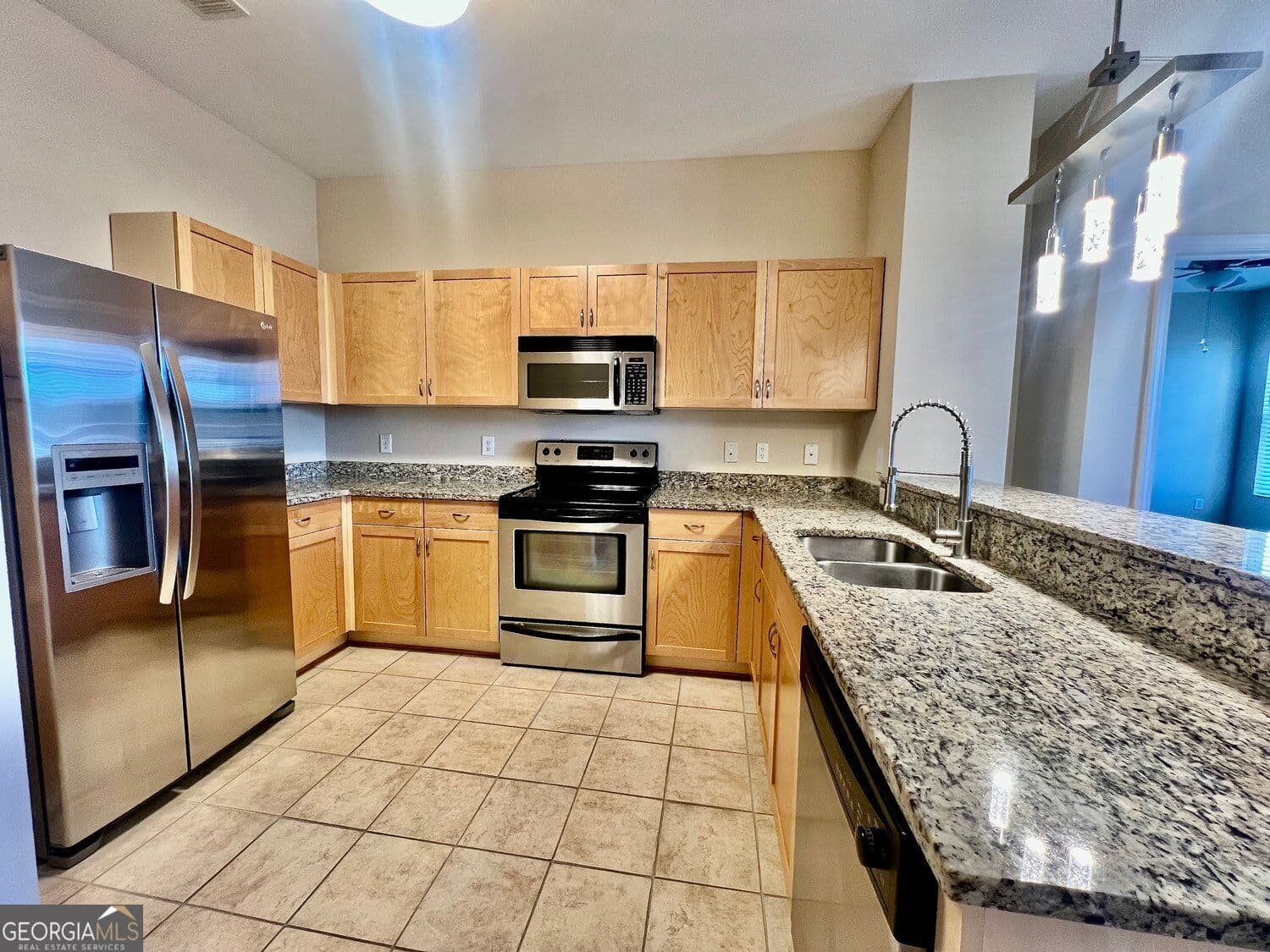 2 bedroom, 2 bathroom, 1,082 sq ft condominium for rent at 870 Mayson Turner Road 1421, Atlanta, GA 30314 for $1,900 a month — photo 3