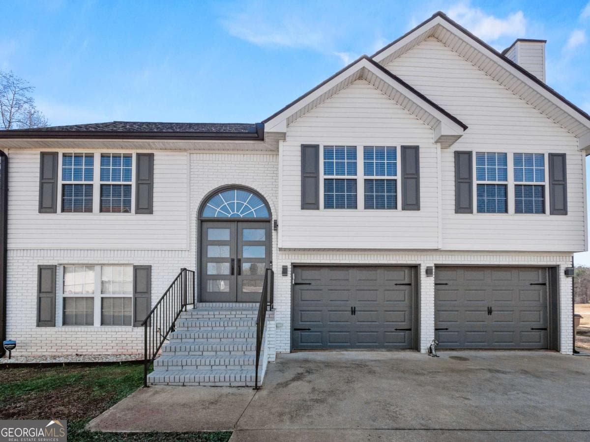 3 bedroom, 2.5 bathroom, 1,886 sq ft single family residence for sale at 7235 Ironwood Drive, Gainesville, GA 30507 — photo 3