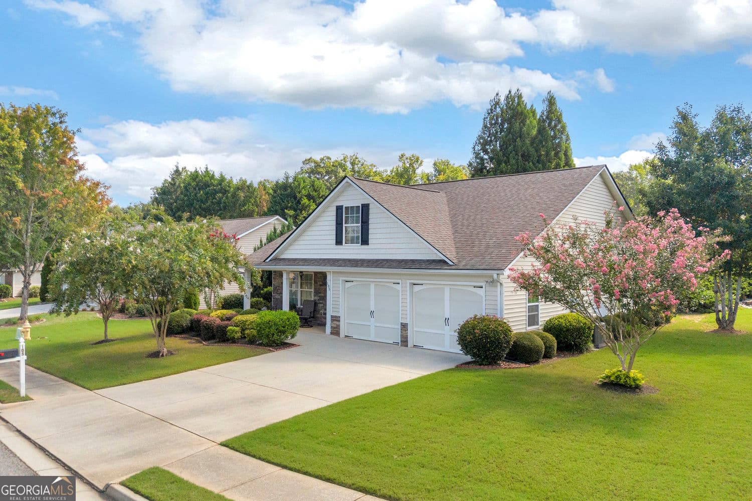 2 bedroom, 2 bathroom, 1,366 sq ft single family residence for sale at 105 Briarcrest Drive, Jefferson, GA 30549 — photo 1 of 27