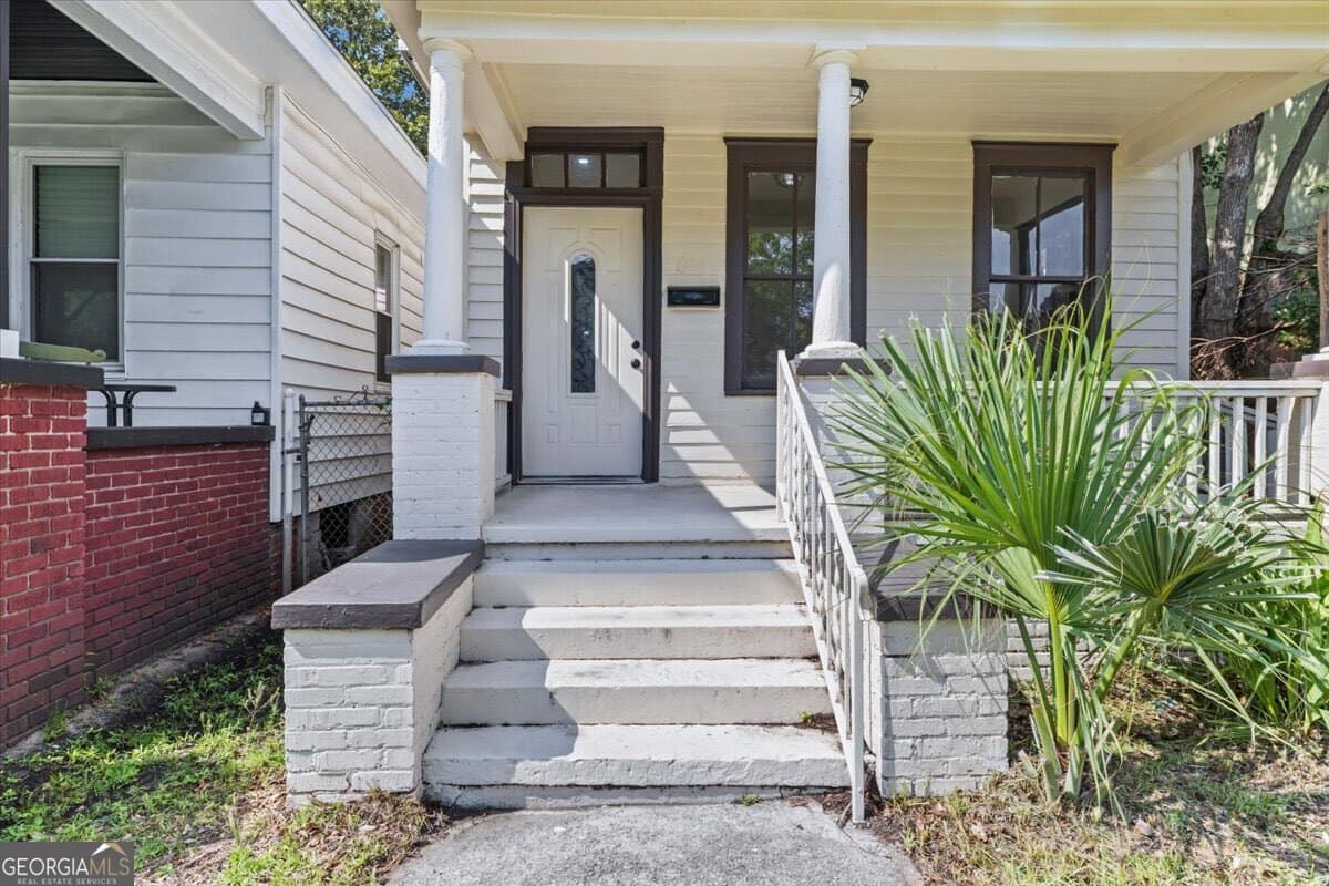 3 bedroom, 2 bathroom, 1,140 sq ft single family residence for sale at 604 W 40Th Street, Savannah, GA 31415 — photo 2