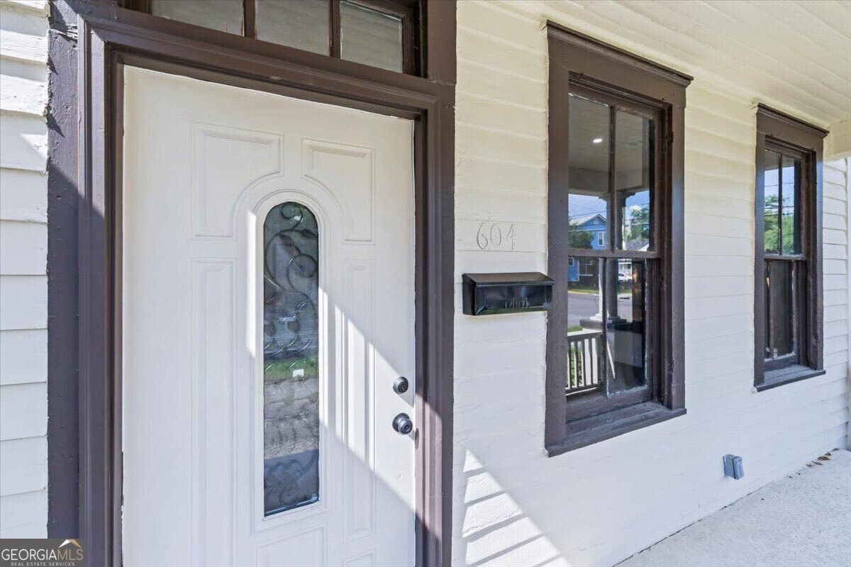3 bedroom, 2 bathroom, 1,140 sq ft single family residence for sale at 604 W 40Th Street, Savannah, GA 31415 — photo 6