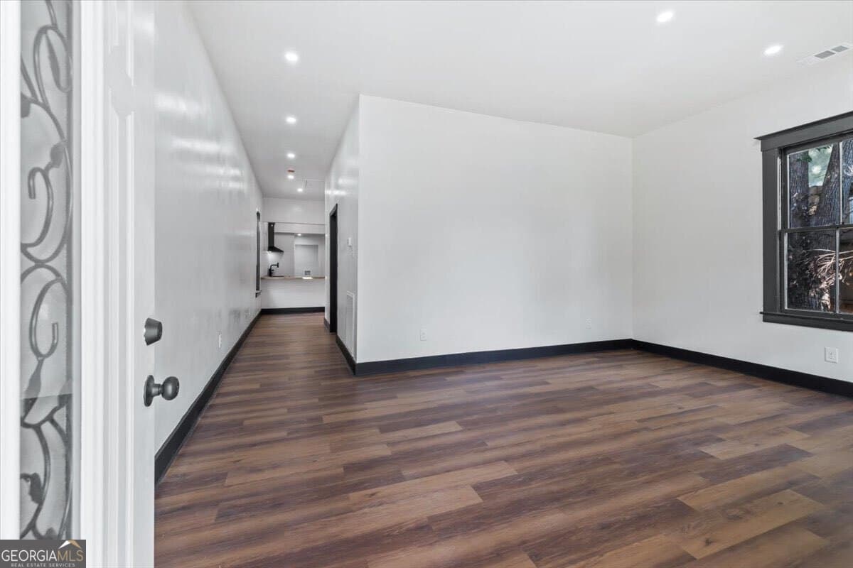 3 bedroom, 2 bathroom, 1,140 sq ft single family residence for sale at 604 W 40Th Street, Savannah, GA 31415 — photo 7