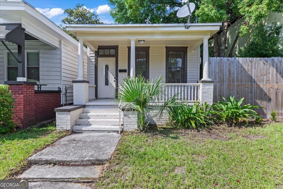 3 bedroom, 2 bathroom, 1,140 sq ft single family residence for sale at 604 W 40Th Street, Savannah, GA 31415