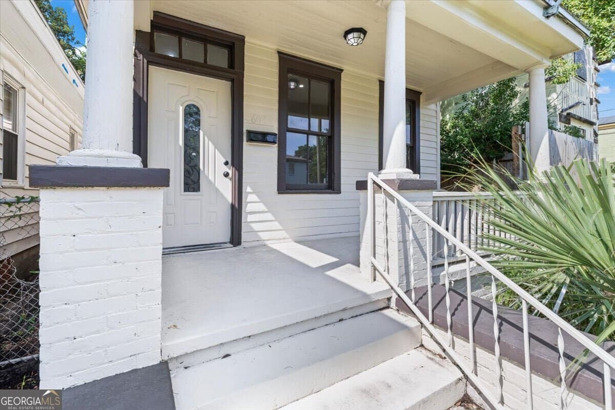 3 bedroom, 2 bathroom, 1,140 sq ft single family residence for sale at 604 W 40Th Street, Savannah, GA 31415 — photo 5