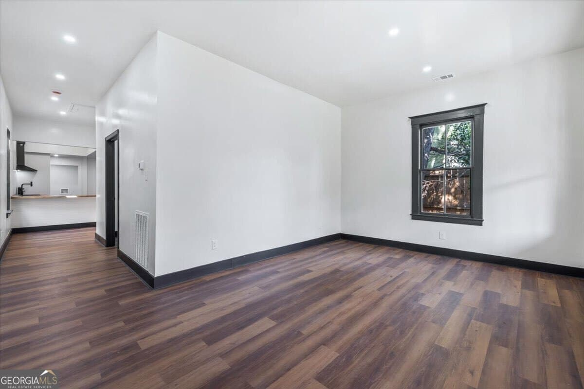 3 bedroom, 2 bathroom, 1,140 sq ft single family residence for sale at 604 W 40Th Street, Savannah, GA 31415 — photo 10