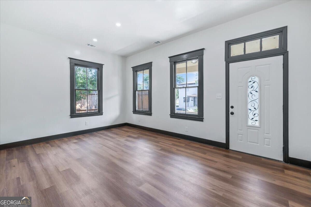 3 bedroom, 2 bathroom, 1,140 sq ft single family residence for sale at 604 W 40Th Street, Savannah, GA 31415 — photo 8