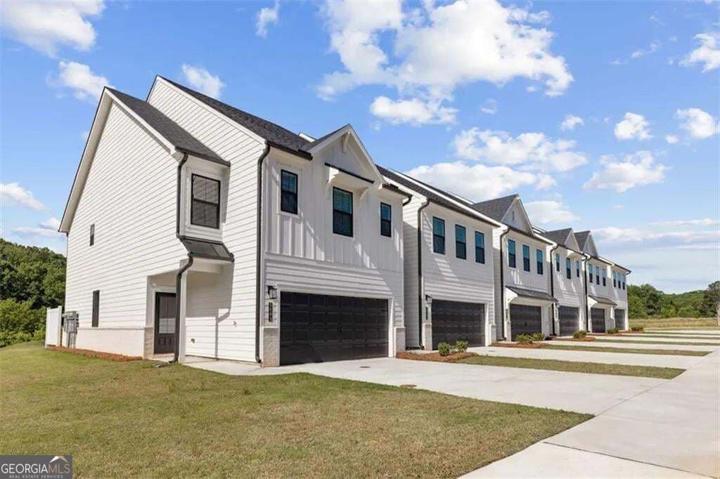 3 bedroom, 2.5 bathroom, 1,855 sq ft townhouse for sale at 2975 Crystal Springs Point 148, Gainesville, GA 30507