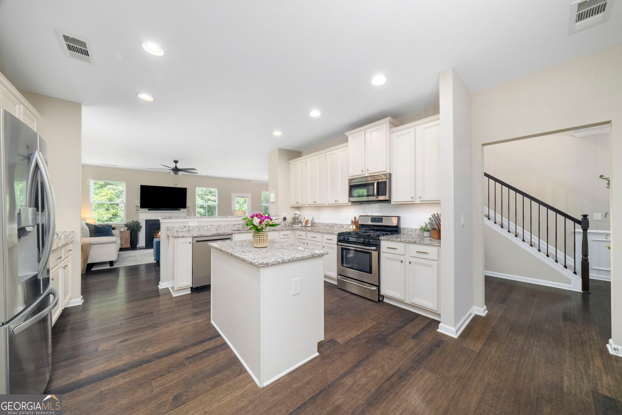 4 bedroom, 2.5 bathroom, 2,359 sq ft single family residence for sale at 120 Kasey Drive, Woodstock, GA 30189 — photo 7