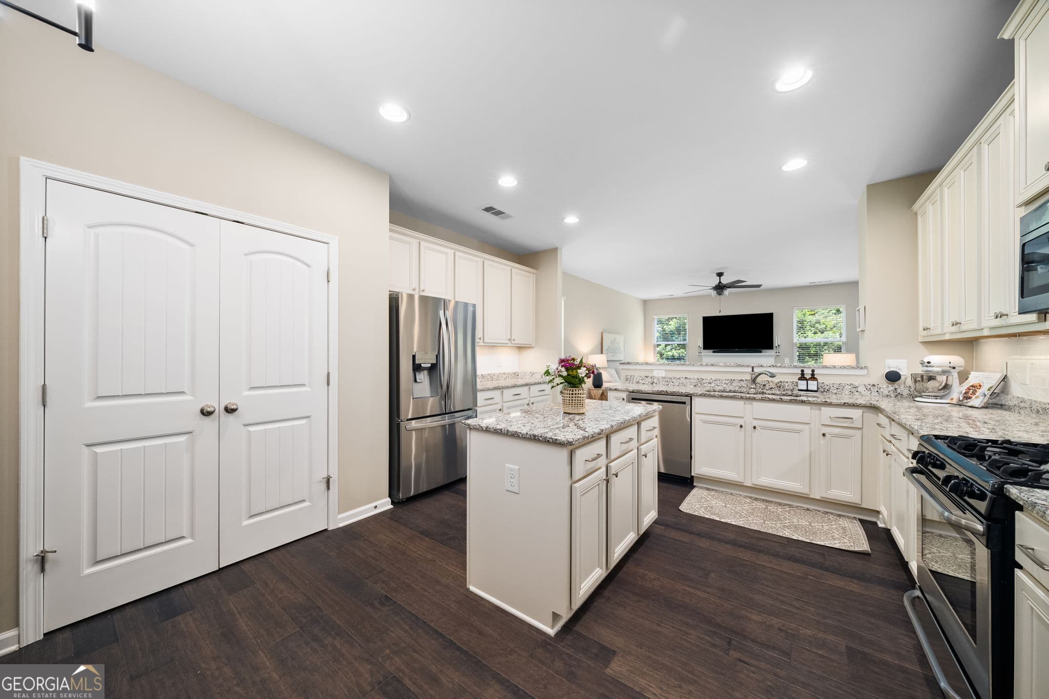 4 bedroom, 2.5 bathroom, 2,359 sq ft single family residence for sale at 120 Kasey Drive, Woodstock, GA 30189 — photo 5