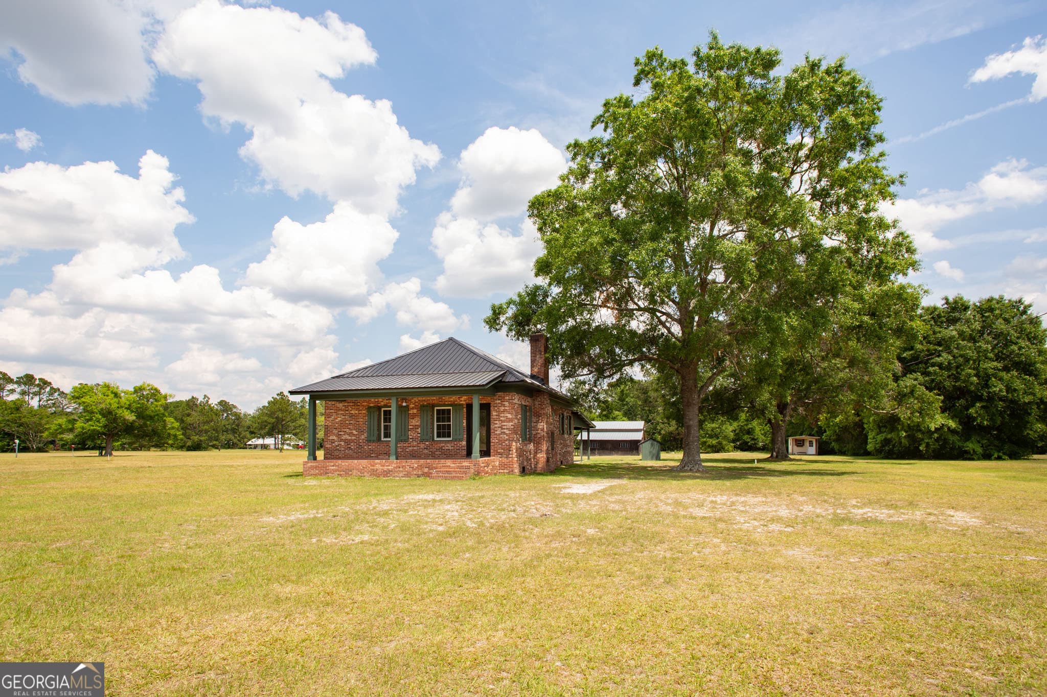 3 bedroom, 1 bathroom, 1,196 sq ft single family residence sold at 6562 Kenny Lane, Blackshear, GA 31516