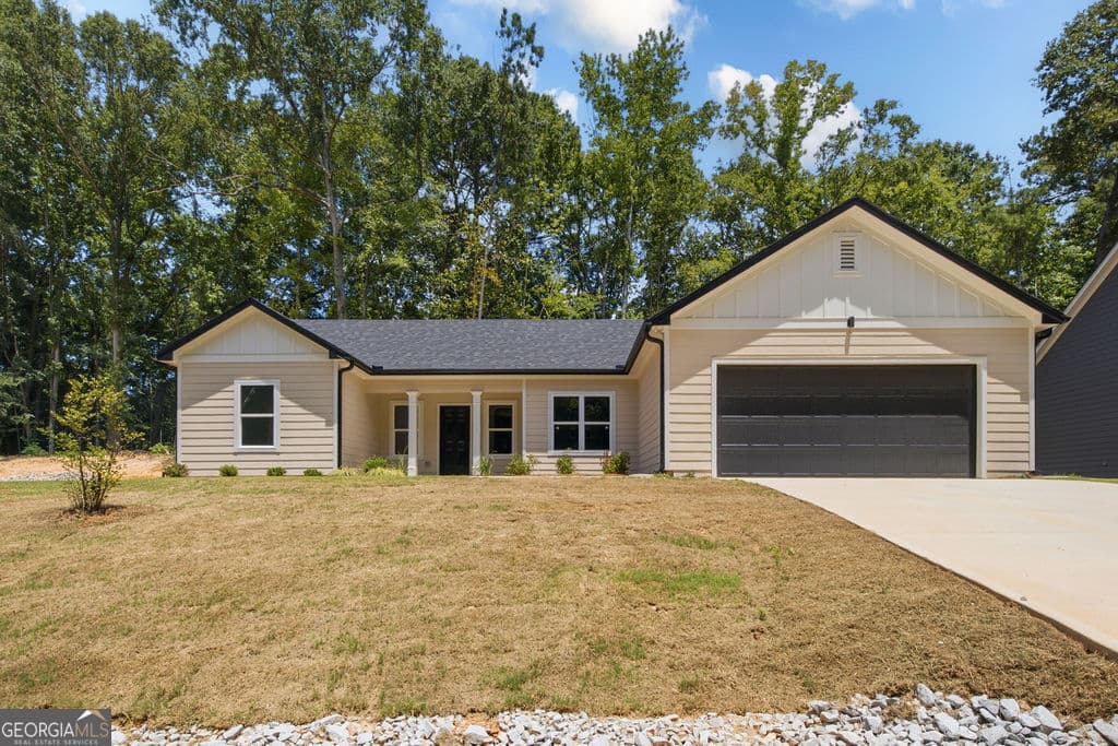 3 bedroom, 2 bathroom, 1,500 sq ft single family residence for sale at 1076 Oglesby Boulevard, Elberton, GA 30635 — photo 3