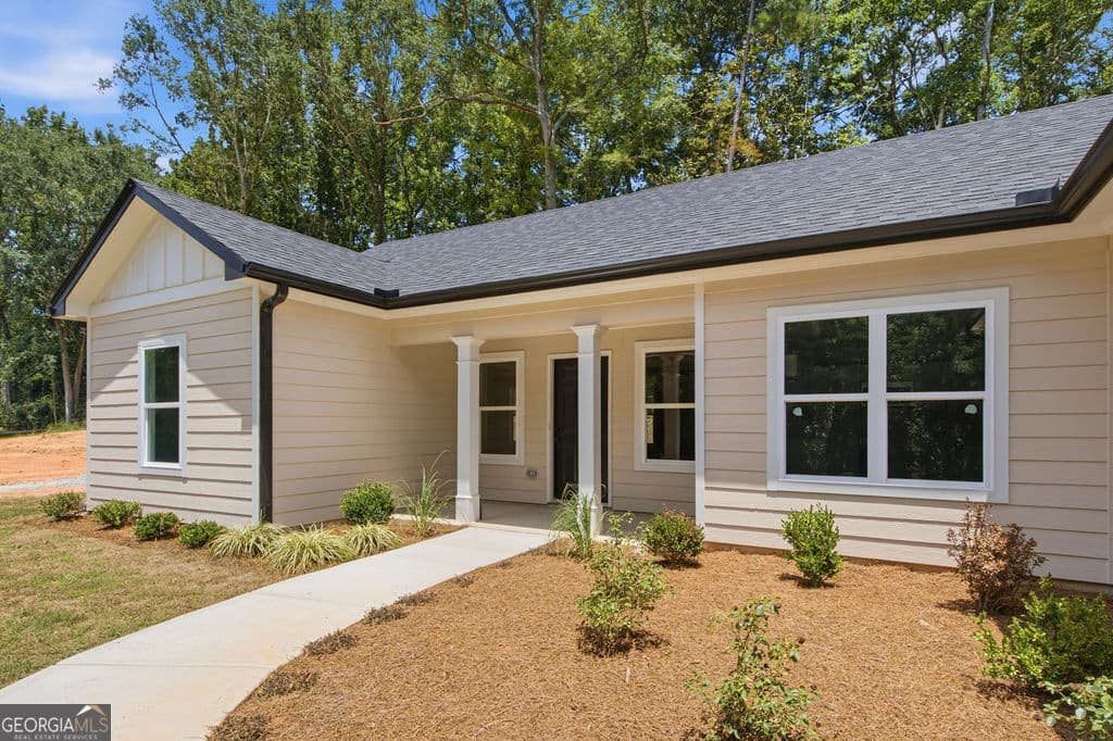 3 bedroom, 2 bathroom, 1,500 sq ft single family residence for sale at 1076 Oglesby Boulevard, Elberton, GA 30635 — photo 8