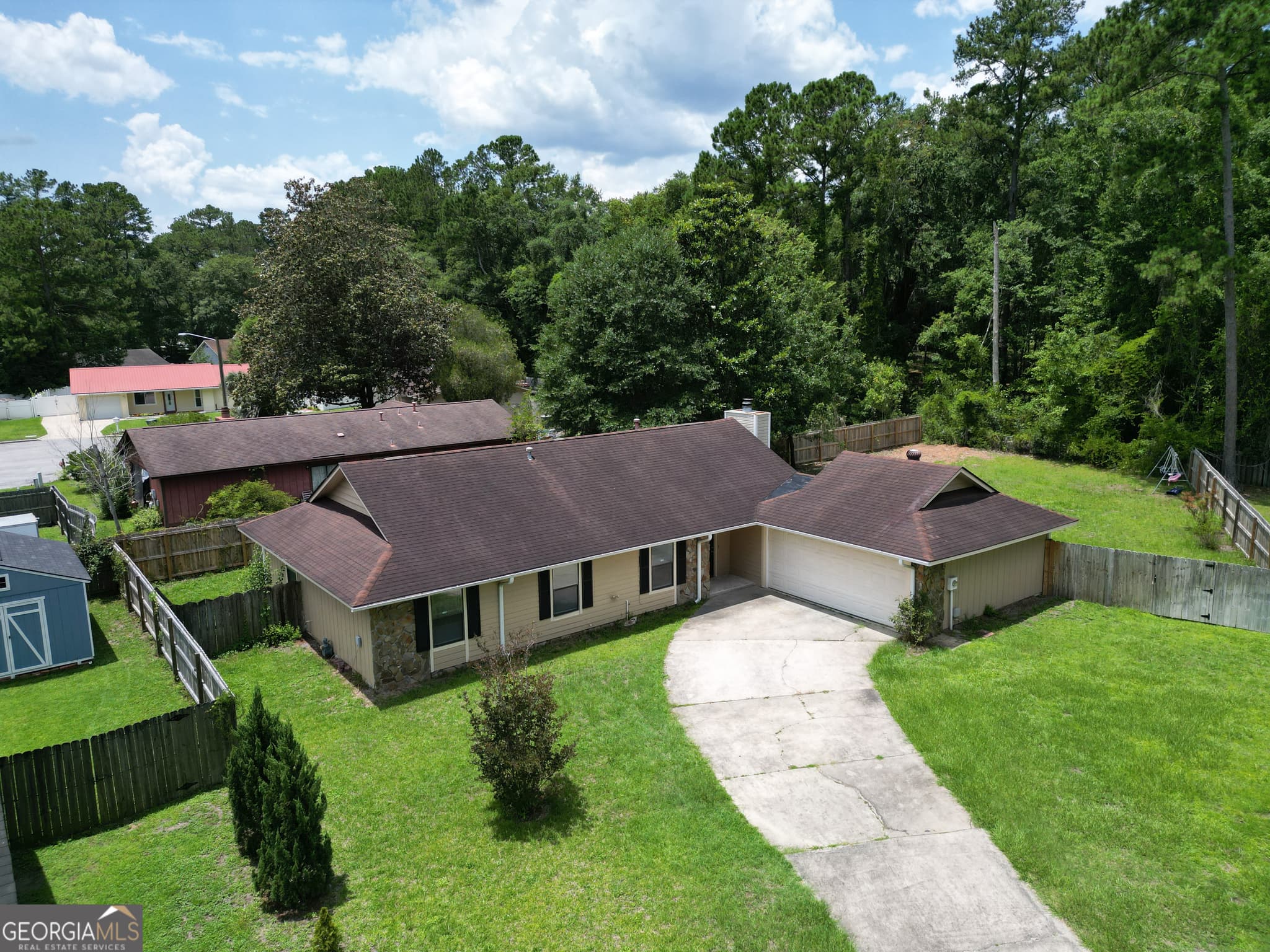4 bedroom, 2 bathroom, 1,652 sq ft single family residence for sale at 811 Cutter Court, Hinesville, GA 31313 — photo 2