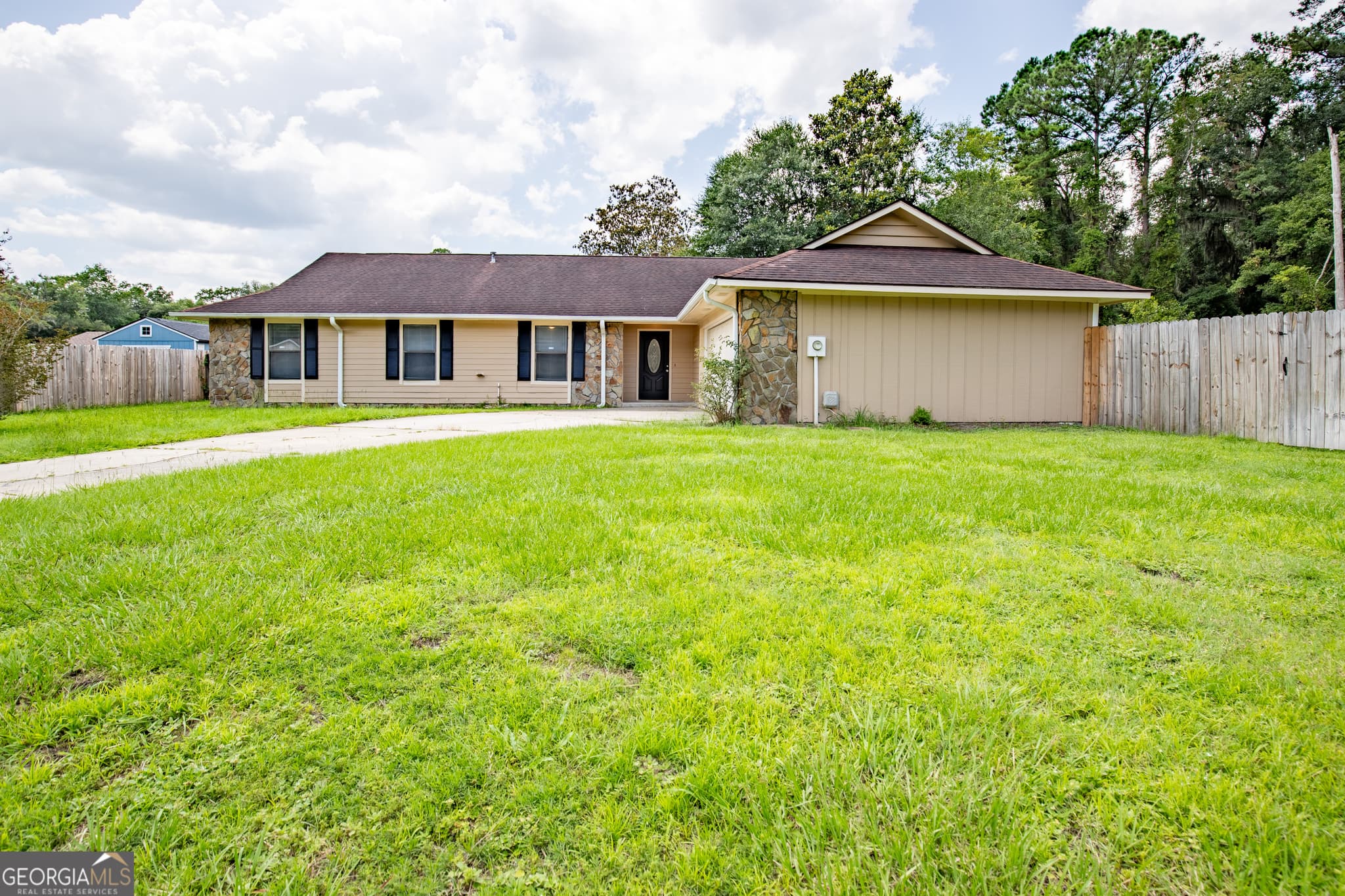 4 bedroom, 2 bathroom, 1,652 sq ft single family residence for sale at 811 Cutter Court, Hinesville, GA 31313 — photo 3