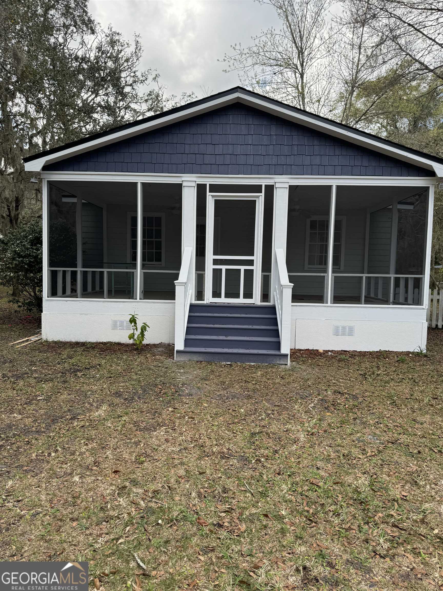 2 bedroom, 1 bathroom, 700 sq ft single family residence sold at 600 W Conyers Street, St. Marys, GA 31558
