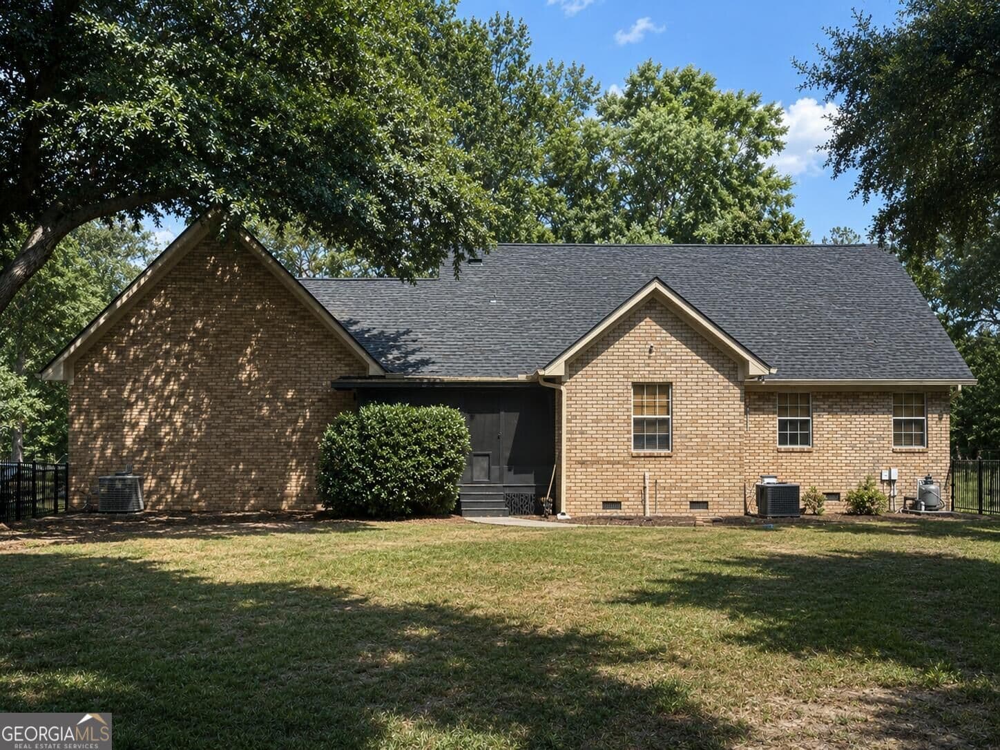 3 bedroom, 2 bathroom, 2,240 sq ft single family residence for sale at 390 Central Avenue, Guyton, GA 31312 — photo 3