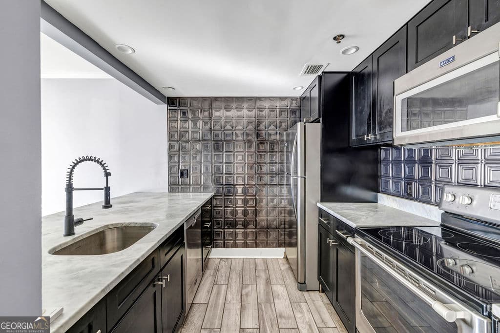 1 bedroom, 1 bathroom, 645 sq ft condominium for sale at 1280 W Peachtree Street APT 1504, Atlanta, GA 30309 — photo 7