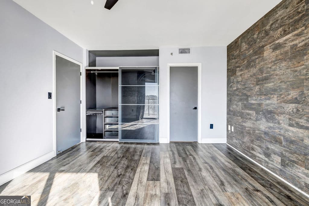 1 bedroom, 1 bathroom, 645 sq ft condominium for sale at 1280 W Peachtree Street APT 1504, Atlanta, GA 30309 — photo 1 of 27