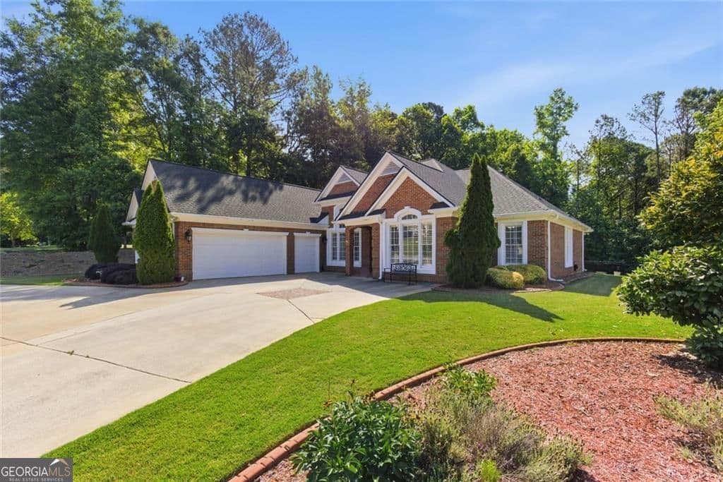 4 bedroom, 3 bathroom, 2,713 sq ft single family residence for sale at 1000 Laddington Lane, Peachtree City, GA 30269 — photo 3