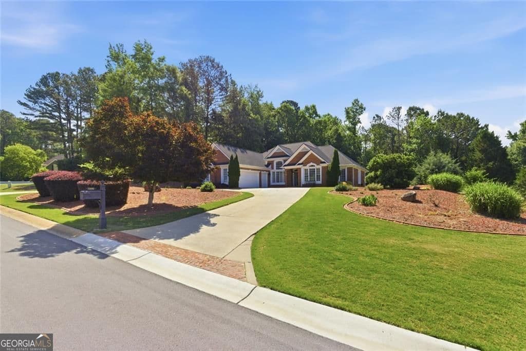 4 bedroom, 3 bathroom, 2,713 sq ft single family residence for sale at 1000 Laddington Lane, Peachtree City, GA 30269 — photo 4