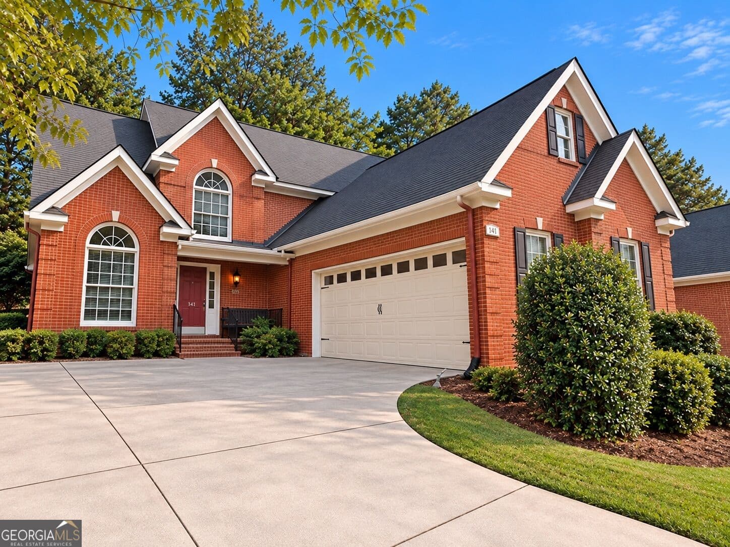 3 bedroom, 2.5 bathroom, 2,354 sq ft single family residence for sale at 141 Vinings Ct, Rome, GA 30161 — photo 2