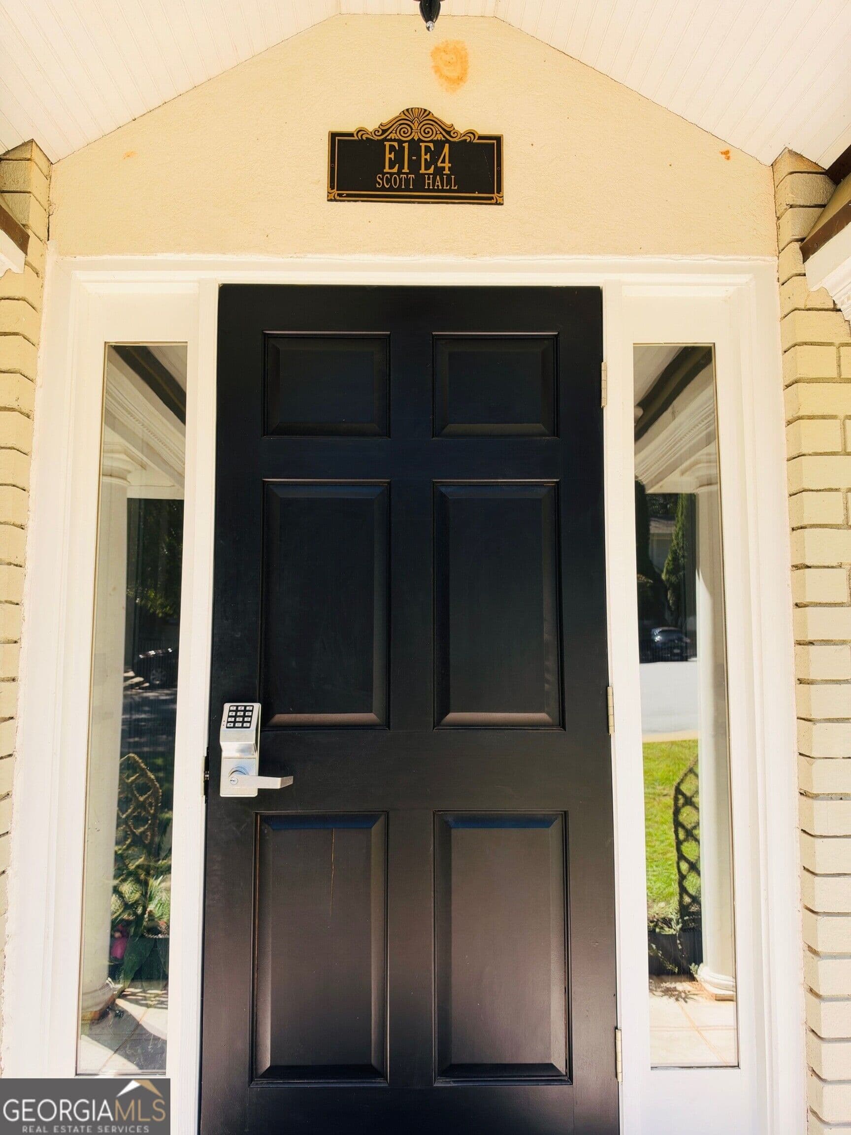 2 bedroom, 2 bathroom, 1,102 sq ft condominium for sale at 1020 Scott Boulevard, Decatur, GA 30030 — photo 2