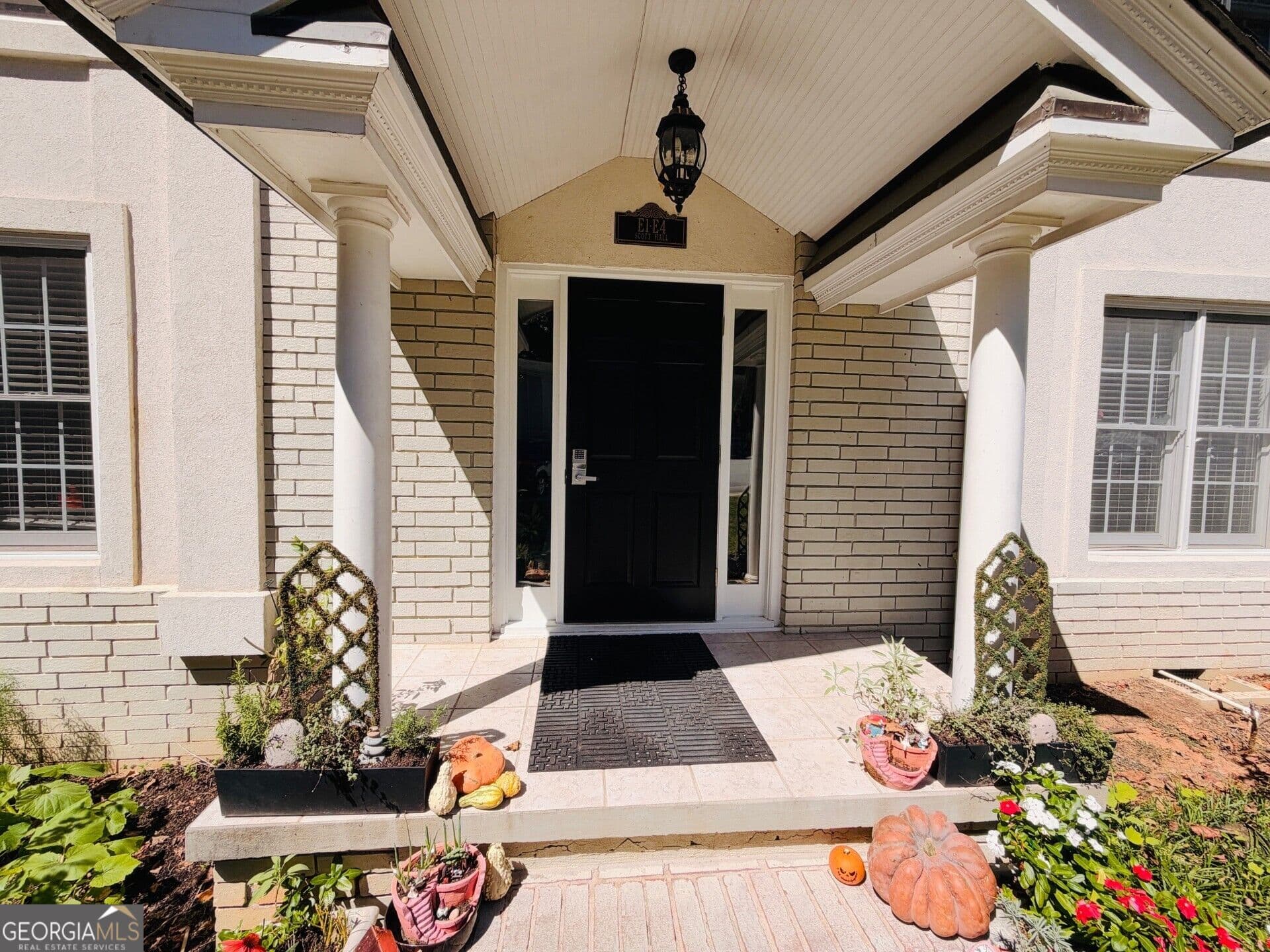 2 bedroom, 2 bathroom, 1,102 sq ft condominium for sale at 1020 Scott Boulevard, Decatur, GA 30030 — photo 1 of 16