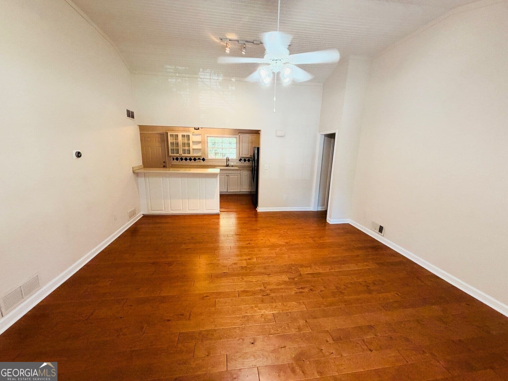 2 bedroom, 2 bathroom, 1,102 sq ft condominium for sale at 1020 Scott Boulevard, Decatur, GA 30030 — photo 4