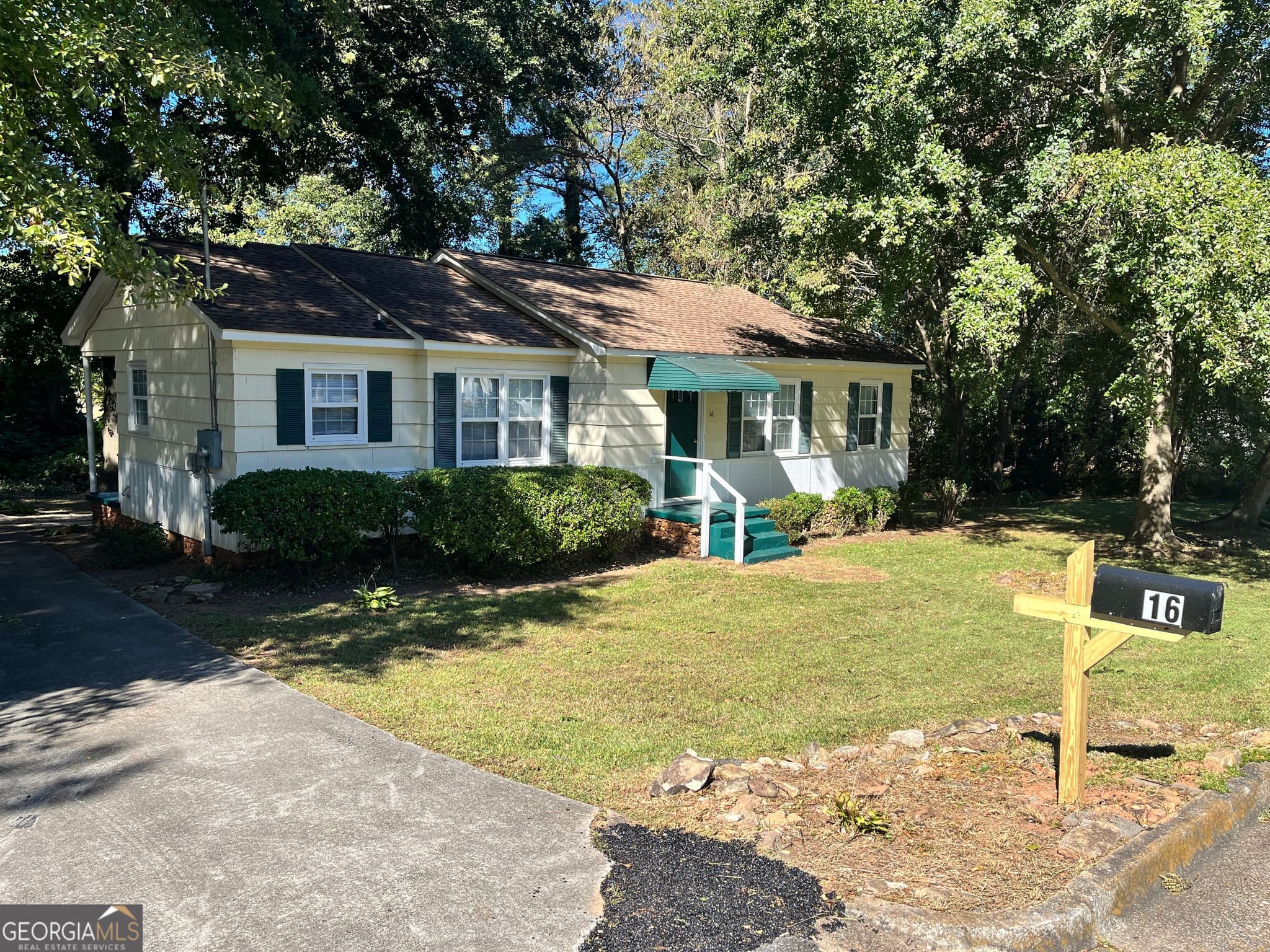 3 bedroom, 1 bathroom, 1,110 sq ft single family residence for rent at 16 Ozmore Street, Newnan, GA 30263 for $1,399 a month — photo 2