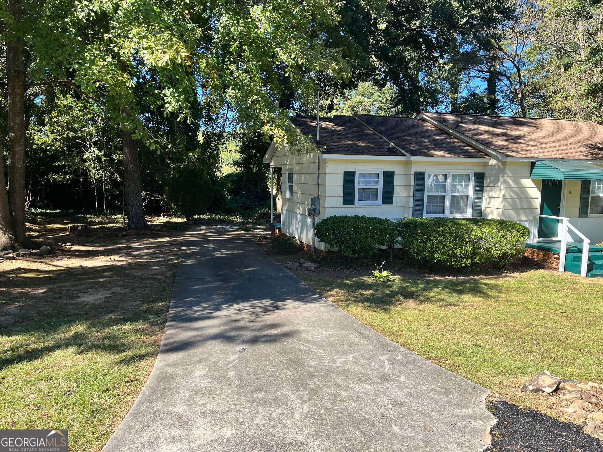 3 bedroom, 1 bathroom, 1,110 sq ft single family residence for rent at 16 Ozmore Street, Newnan, GA 30263 for $1,399 a month — photo 3