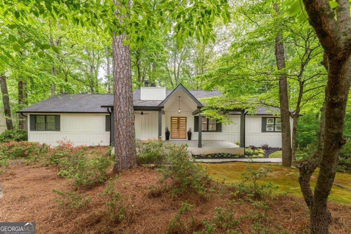 5 bedroom, 4.5 bathroom, 4,126 sq ft single family residence for sale at 3875 Grizzard Trail, Peachtree Corners, GA 30092 — photo 3