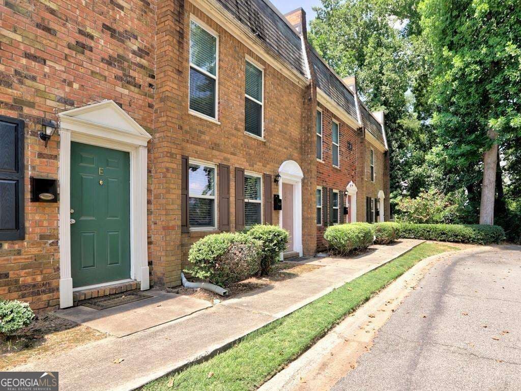 2 bedroom, 2.5 bathroom, 1,326 sq ft condominium for sale at 135 N River Drive F, Sandy Springs, GA 30350 — photo 2
