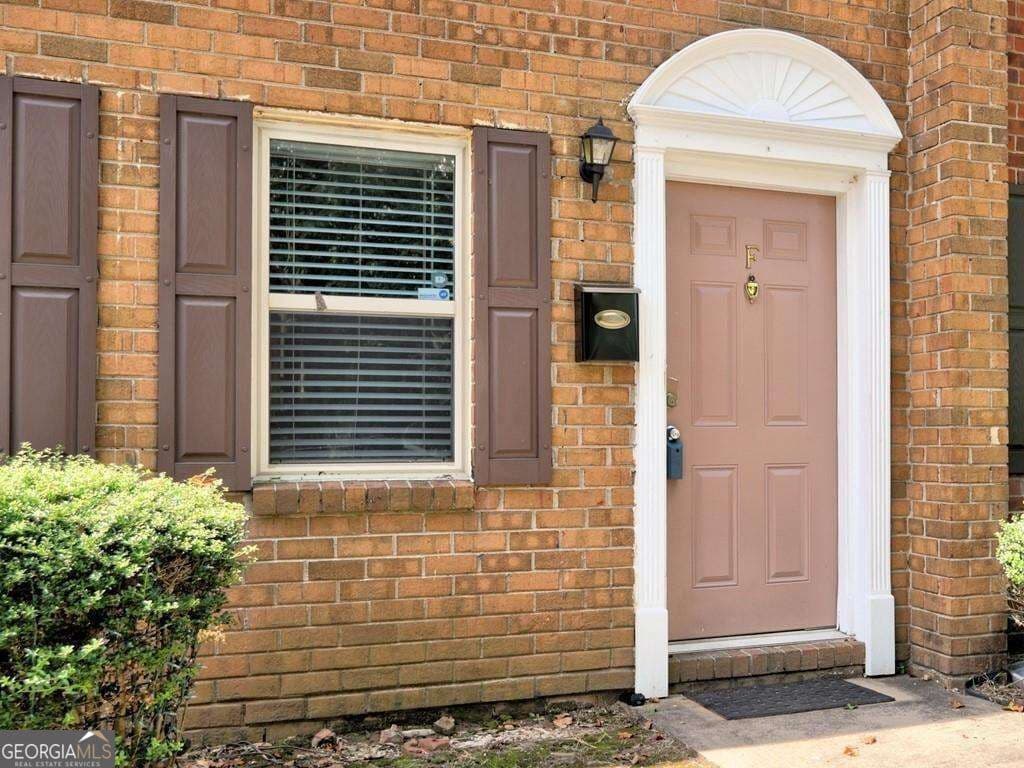 2 bedroom, 2.5 bathroom, 1,326 sq ft condominium for sale at 135 N River Drive F, Sandy Springs, GA 30350 — photo 1 of 31