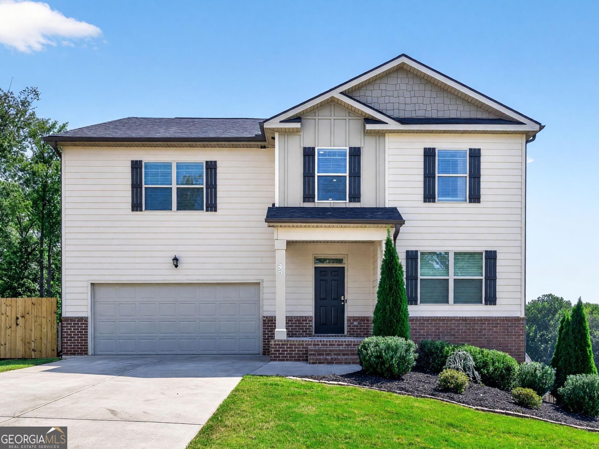 5 bedroom, 3 bathroom, 3,268 sq ft single family residence for sale at 45 Filson Drive, Senoia, GA 30276 — photo 2