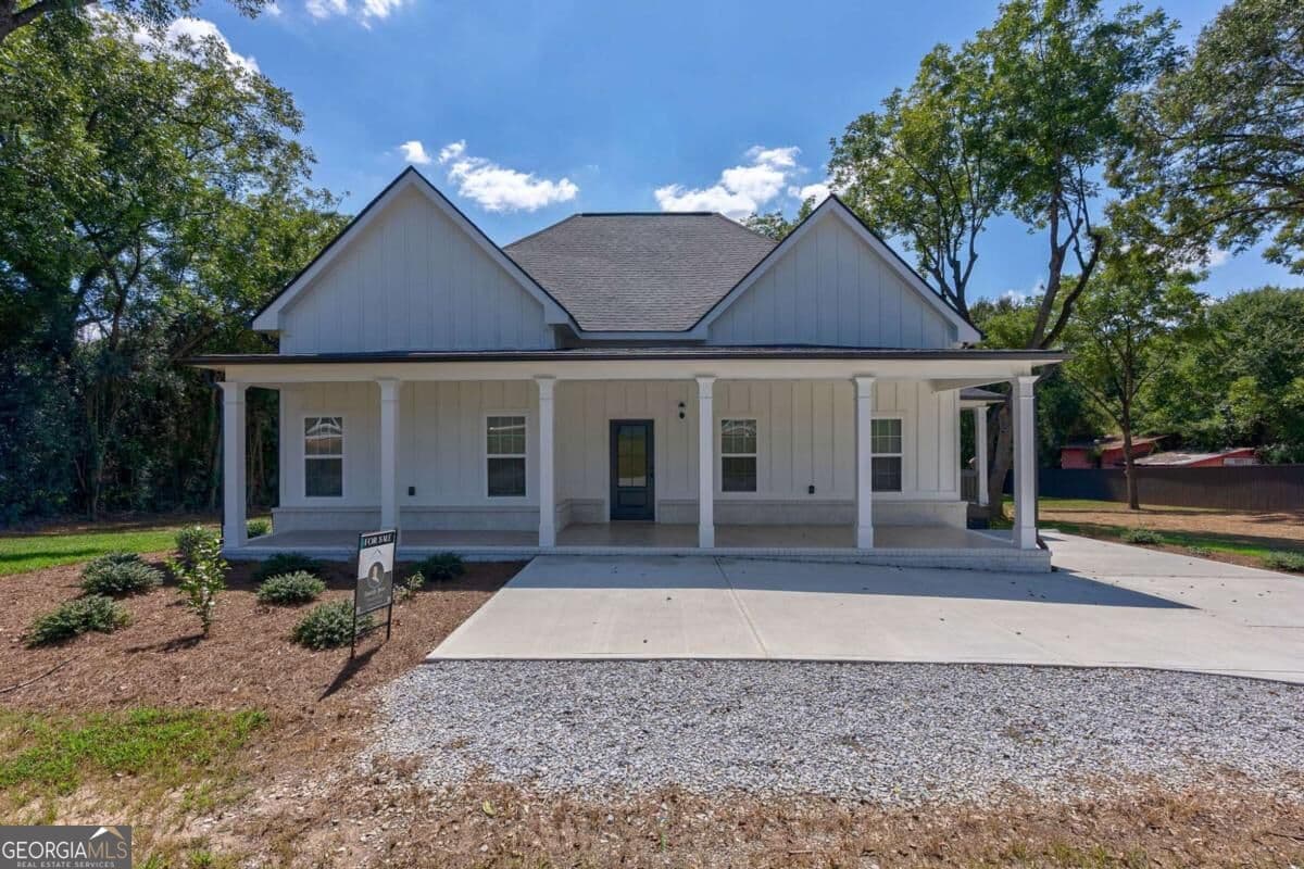 3 bedroom, 3 bathroom, 1,816 sq ft single family residence for sale at 540 Sunset Avenue, Comer, GA 30629
