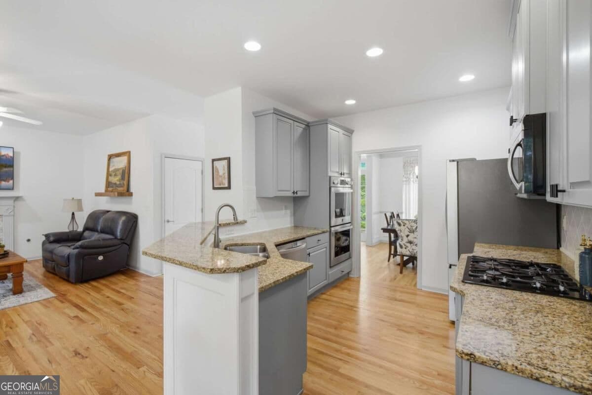 5 bedroom, 4 bathroom, 3,356 sq ft single family residence for sale at 4092 Suwanee Mill Drive, Buford, GA 30518 — photo 7