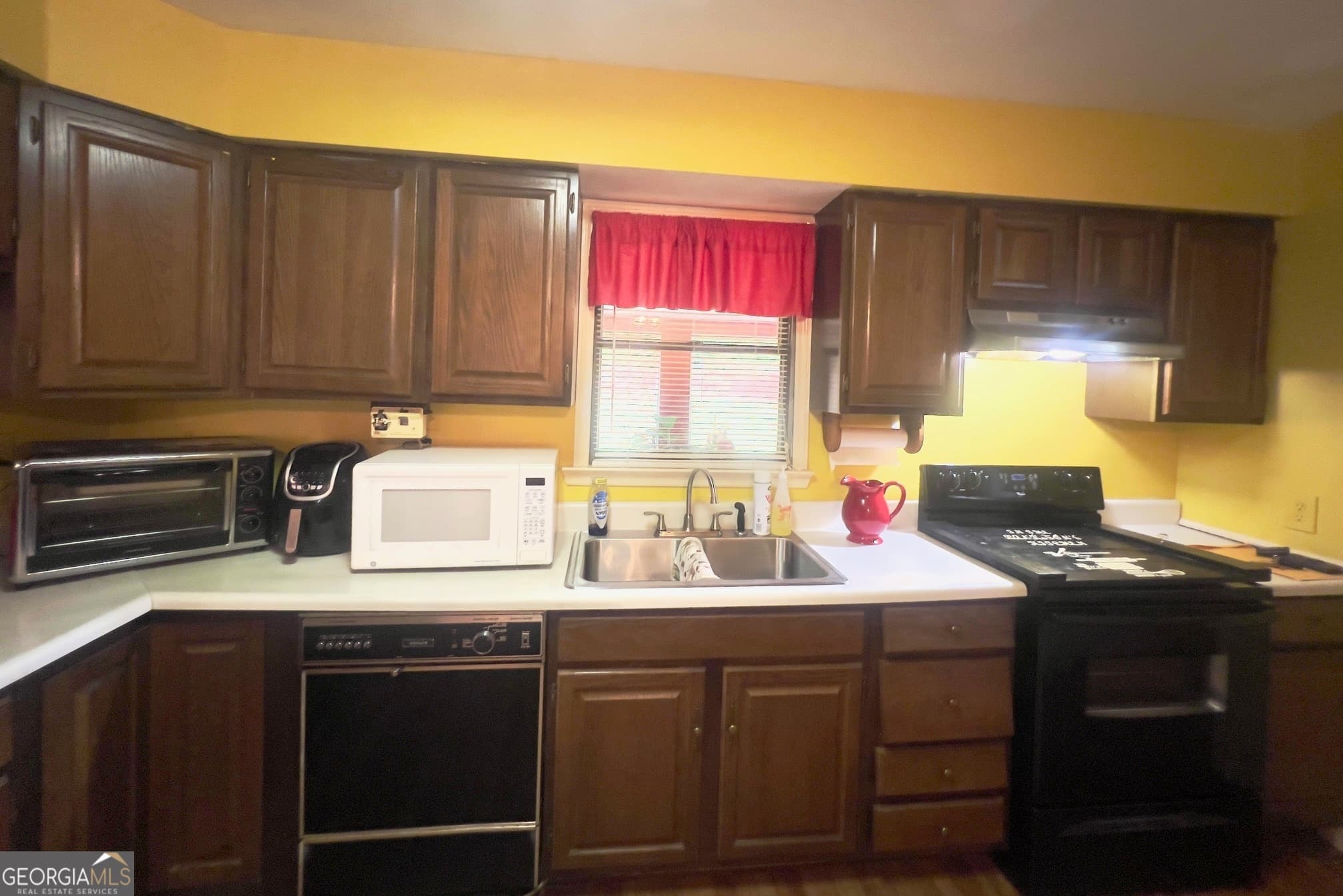 3 bedroom, 2 bathroom, 1,762 sq ft single family residence for sale at 214 Collier Street, Hogansville, GA 30230 — photo 6