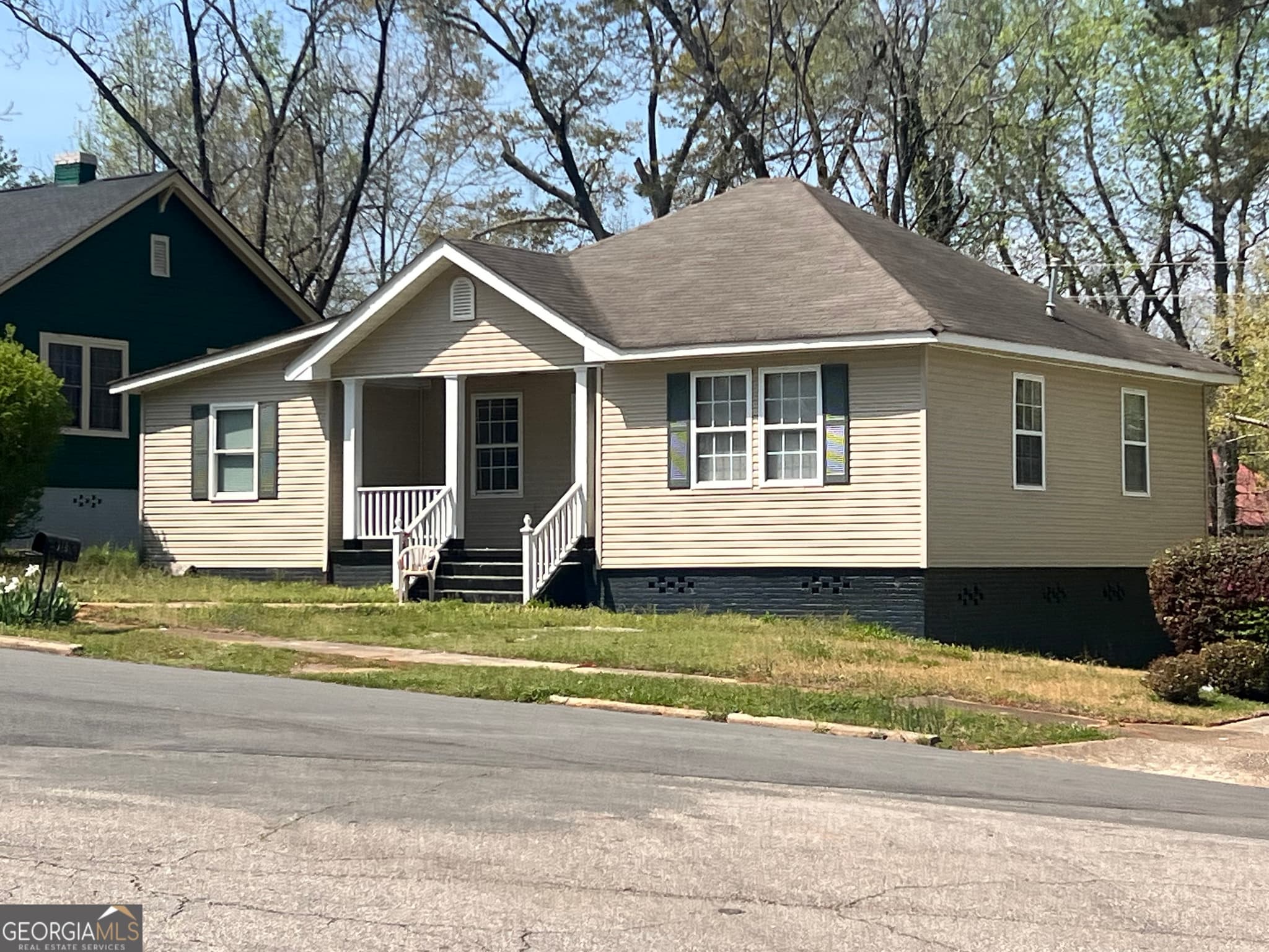 3 bedroom, 2 bathroom, 1,192 sq ft single family residence for sale at 146 N Street, Thomaston, GA 30286 — photo 1 of 16