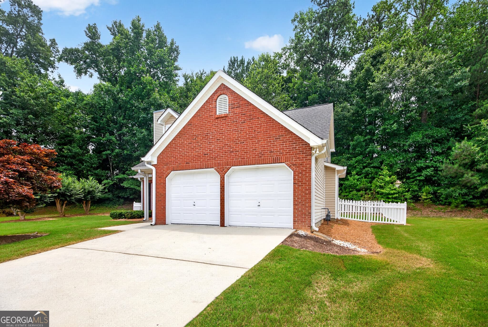 3 bedroom, 2.5 bathroom, 1,825 sq ft single family residence for sale at 315 Cloverwood Drive, Fayetteville, GA 30215 — photo 6