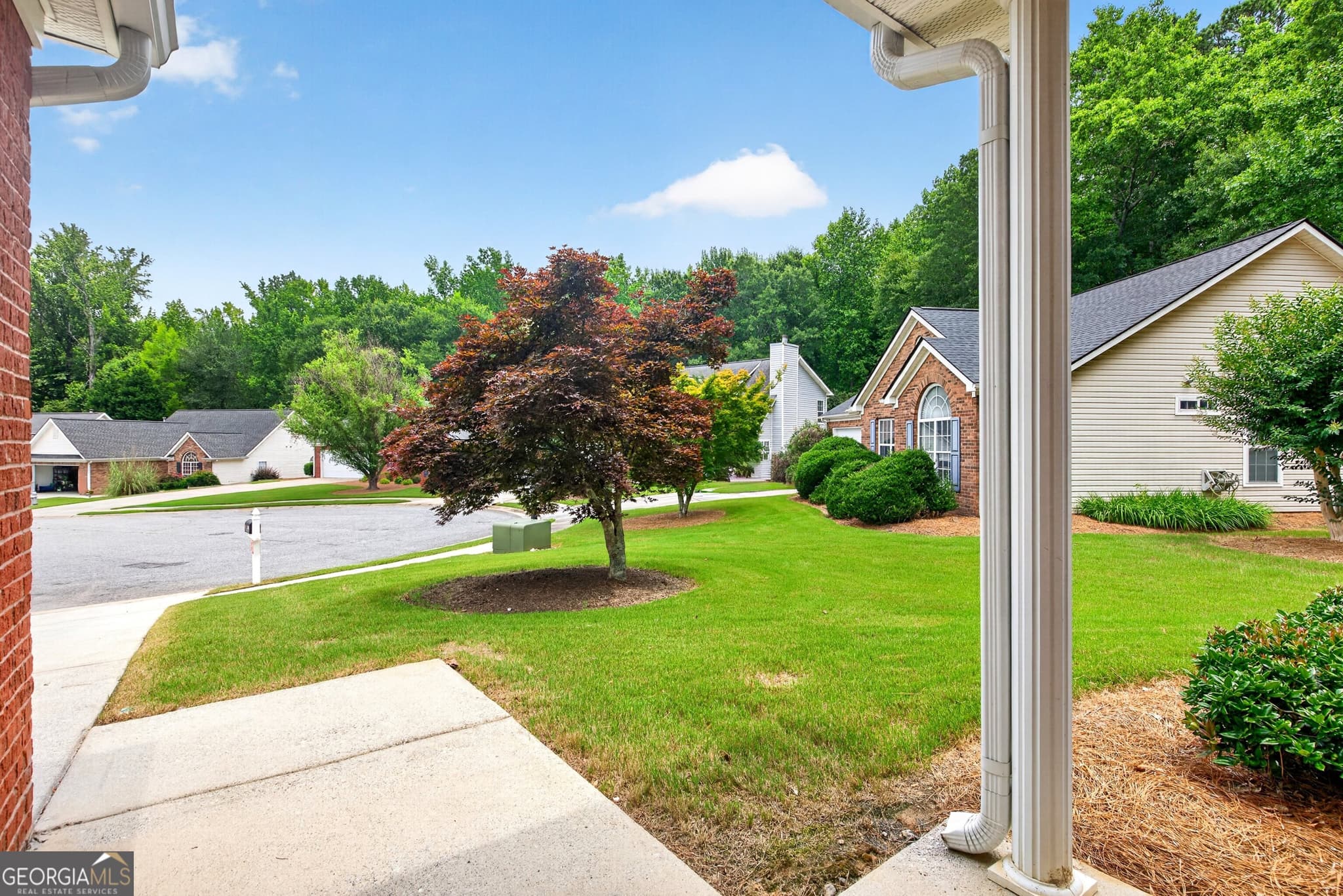 3 bedroom, 2.5 bathroom, 1,825 sq ft single family residence for sale at 315 Cloverwood Drive, Fayetteville, GA 30215 — photo 7