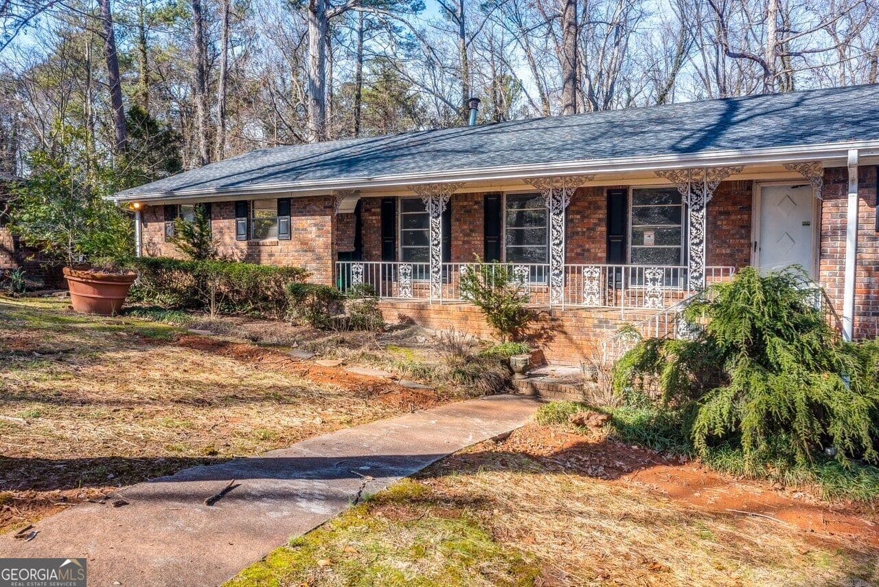 5 bedroom, 3 bathroom, 3,668 sq ft single family residence for sale at 3762 Tree Bark Trail, Decatur, GA 30034 — photo 4